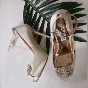 Badgley Mischka satin rhinestone bridal ankle strap bridal heels size 6
